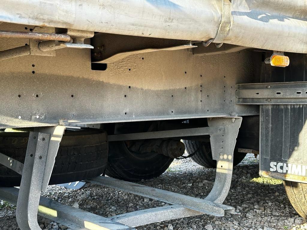 Schmitz SCS 24 L Kayar tenteli çekiciler
