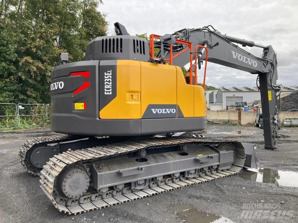 Volvo ECR 235 E L Paletli ekskavatörler