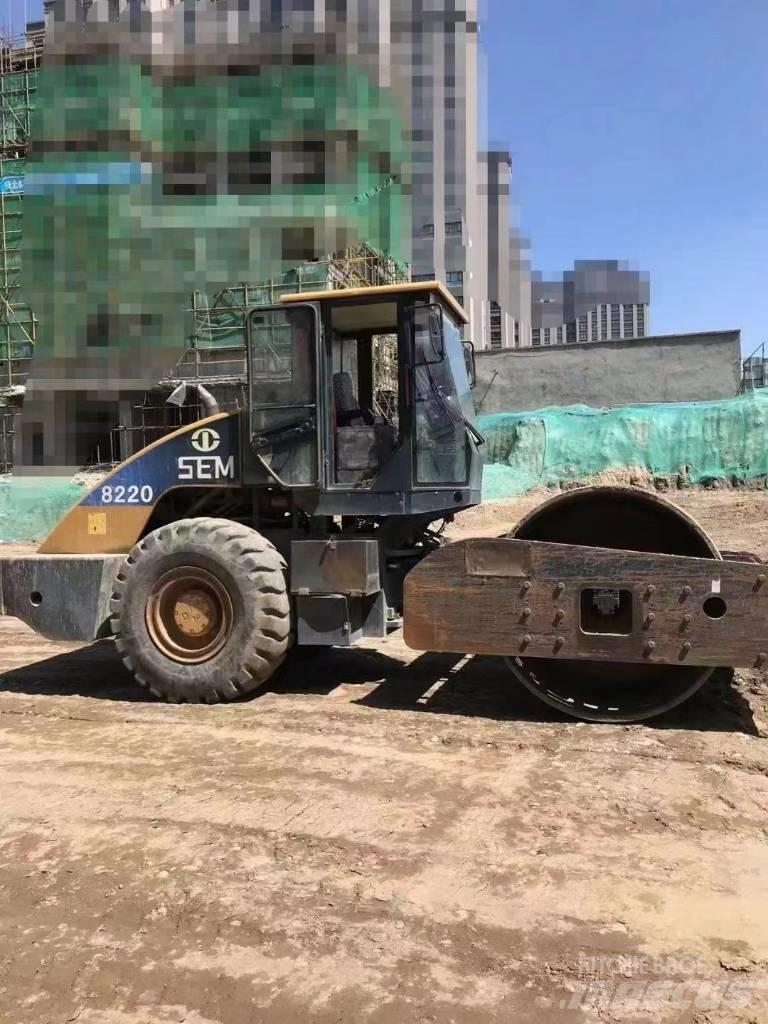 SEM 8220 compactor Tek tamburlu silindirler