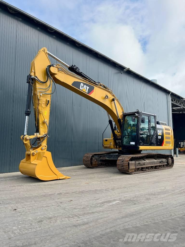 CAT 323F L Paletli ekskavatörler