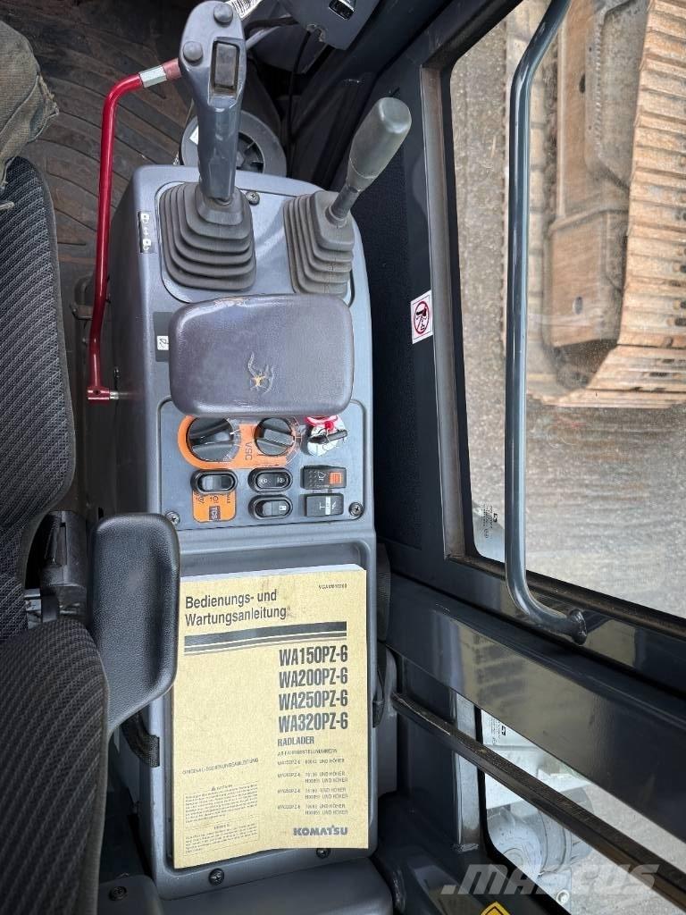 Komatsu WA 200 PZ-6 Tekerlekli yükleyiciler
