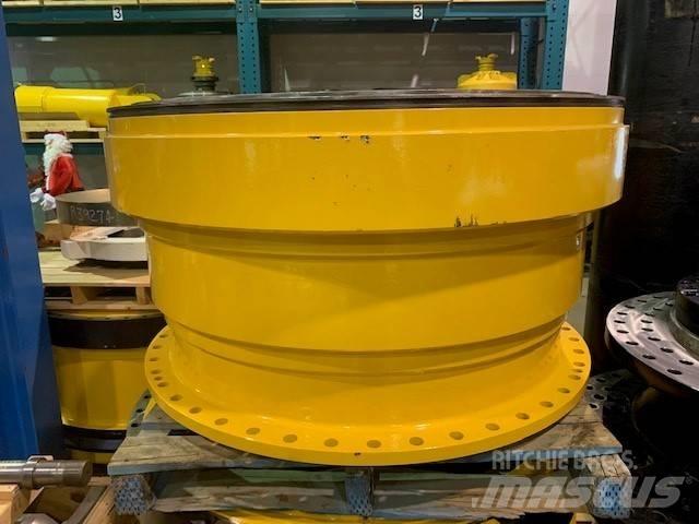 Komatsu 830 E Belden kirma kaya kamyonu