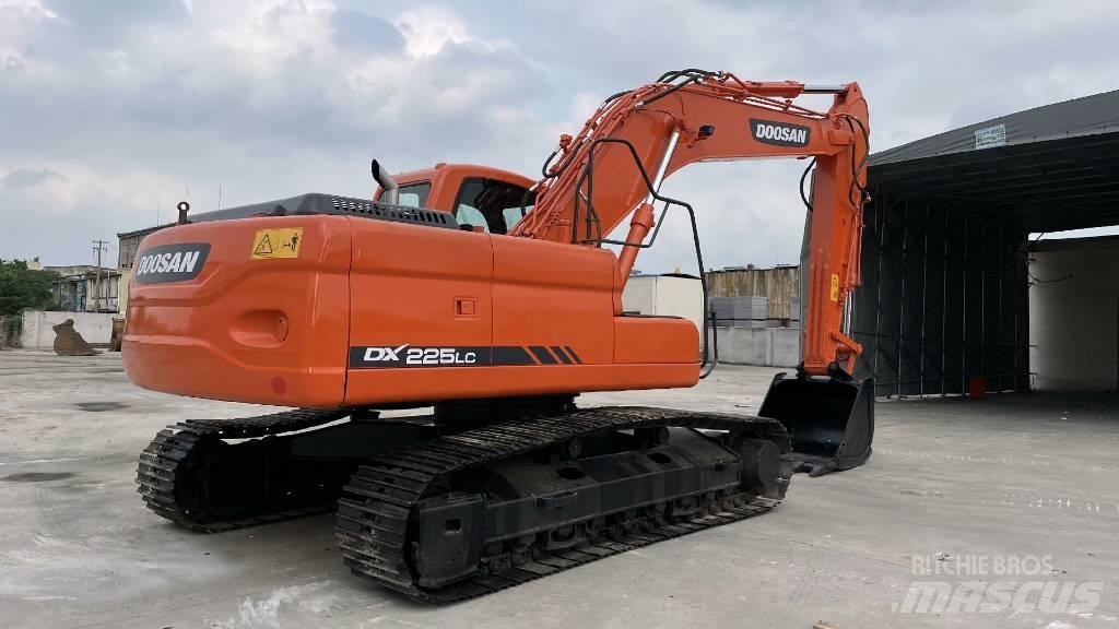 Doosan DX 225 Paletli ekskavatörler