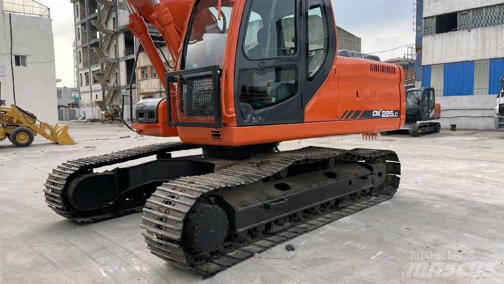 Doosan DX 225 Paletli ekskavatörler