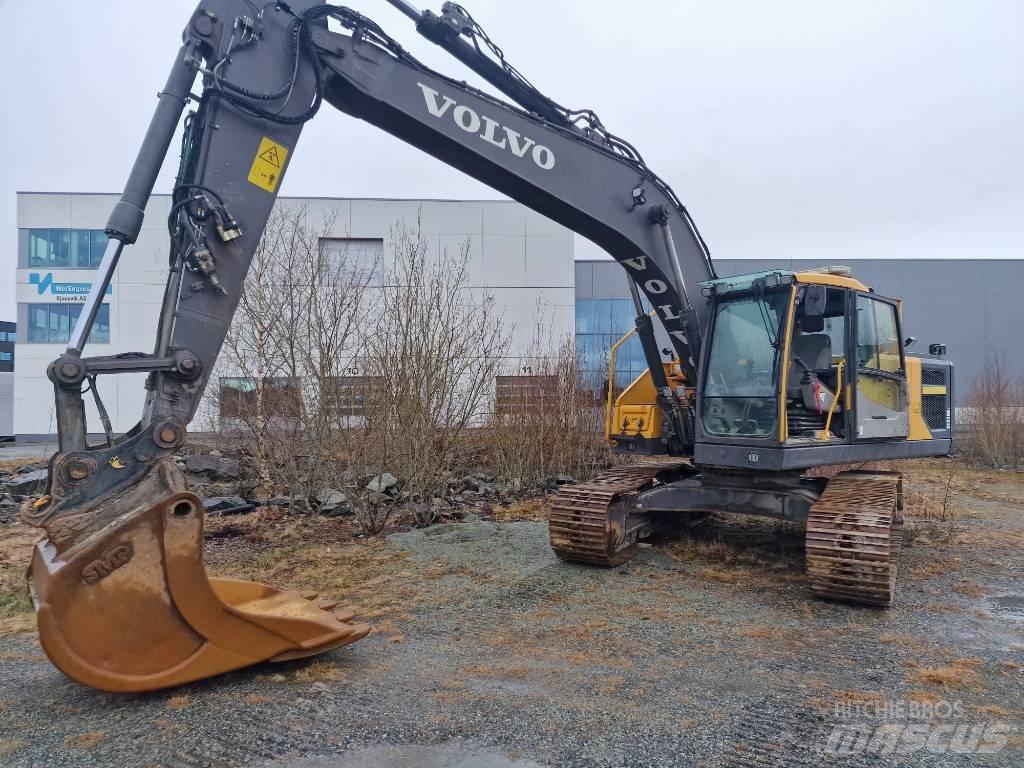 Volvo 220E Paletli ekskavatörler