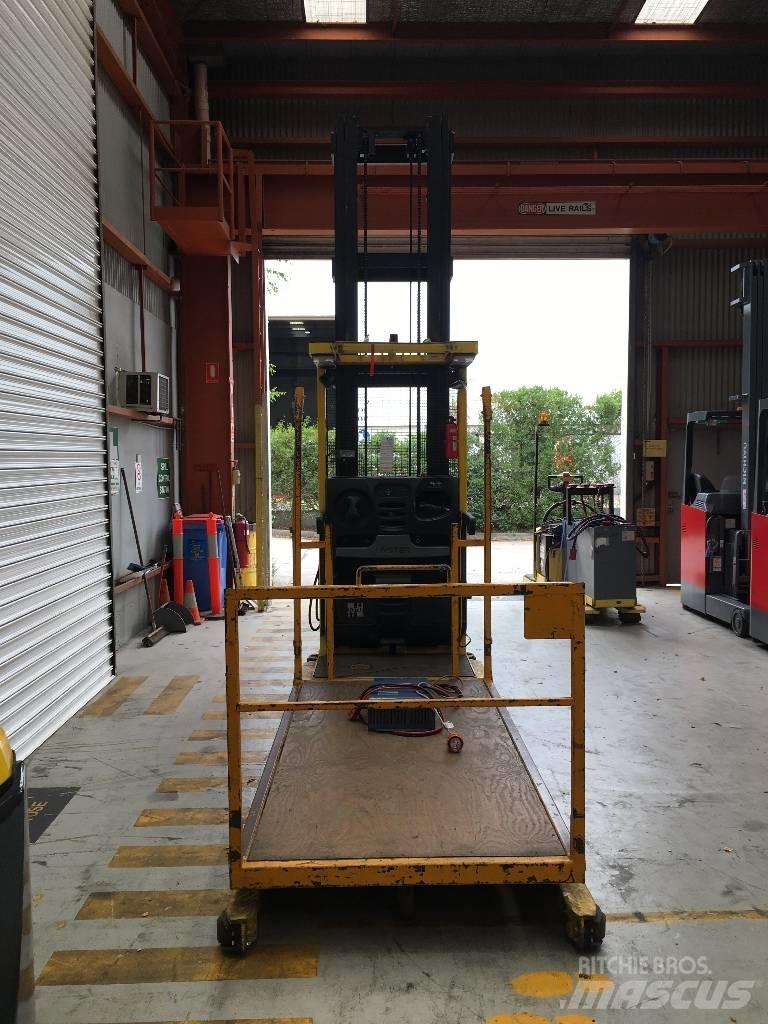 Hyster R30XMF2 Yüksek seviye siparis toplayici