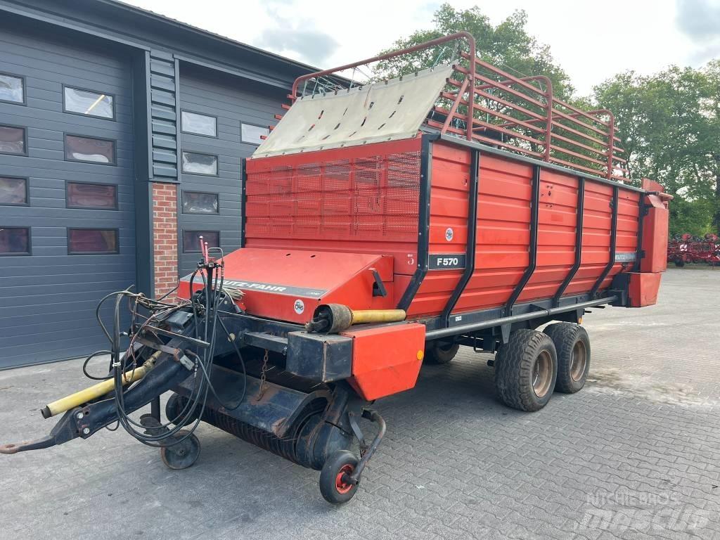 Deutz-Fahr F 570 Kendi yükler römorklar