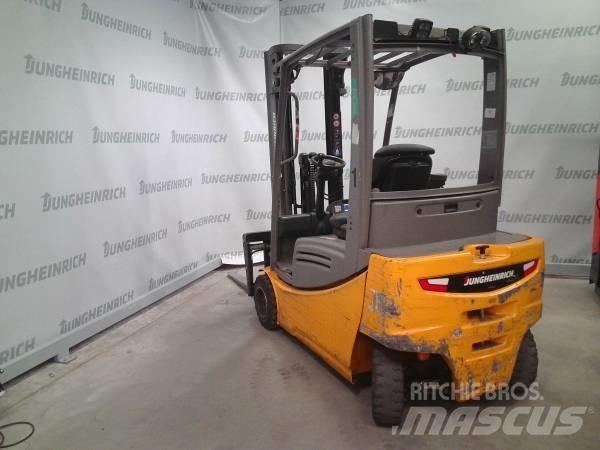 Jungheinrich EFG 320 Elektrikli forkliftler