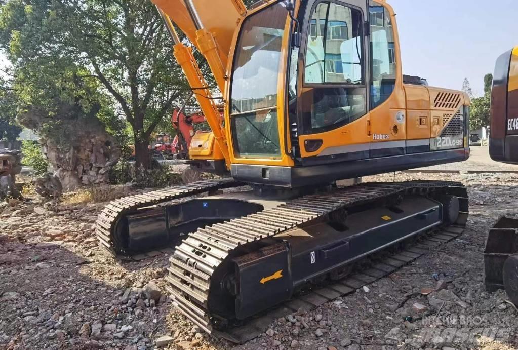 Hyundai R220LC-9S Lastik tekerli ekskavatörler