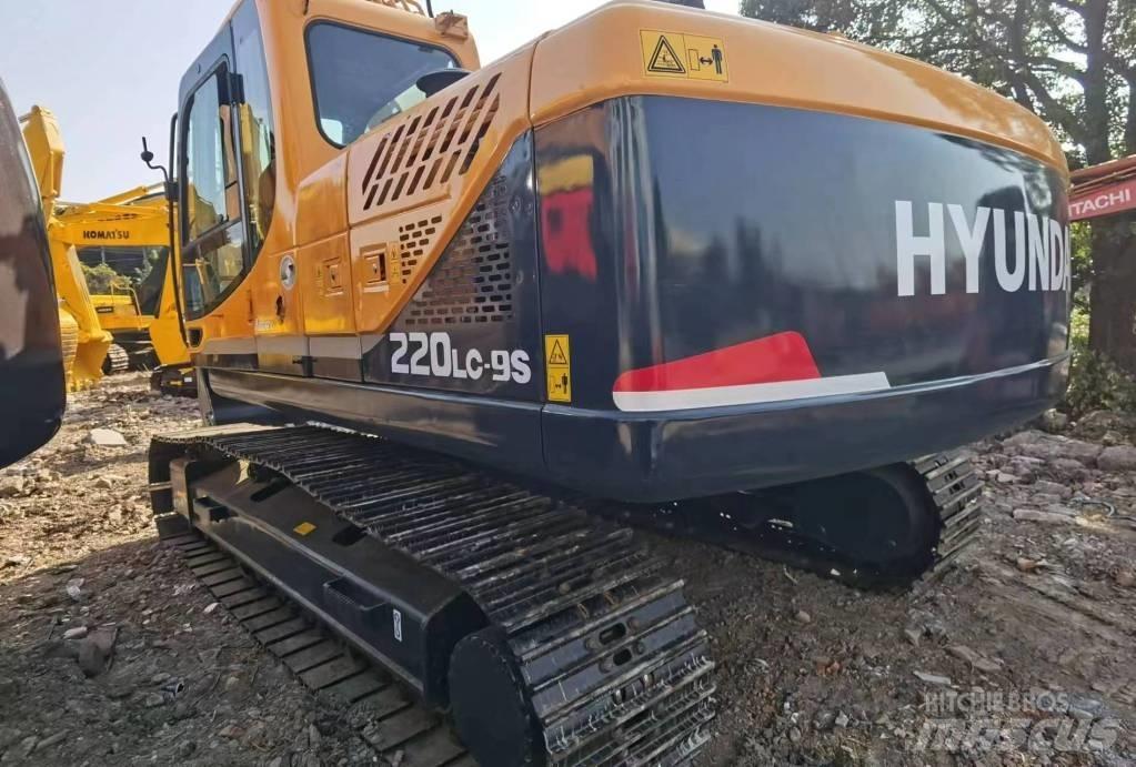 Hyundai R220LC-9S Lastik tekerli ekskavatörler