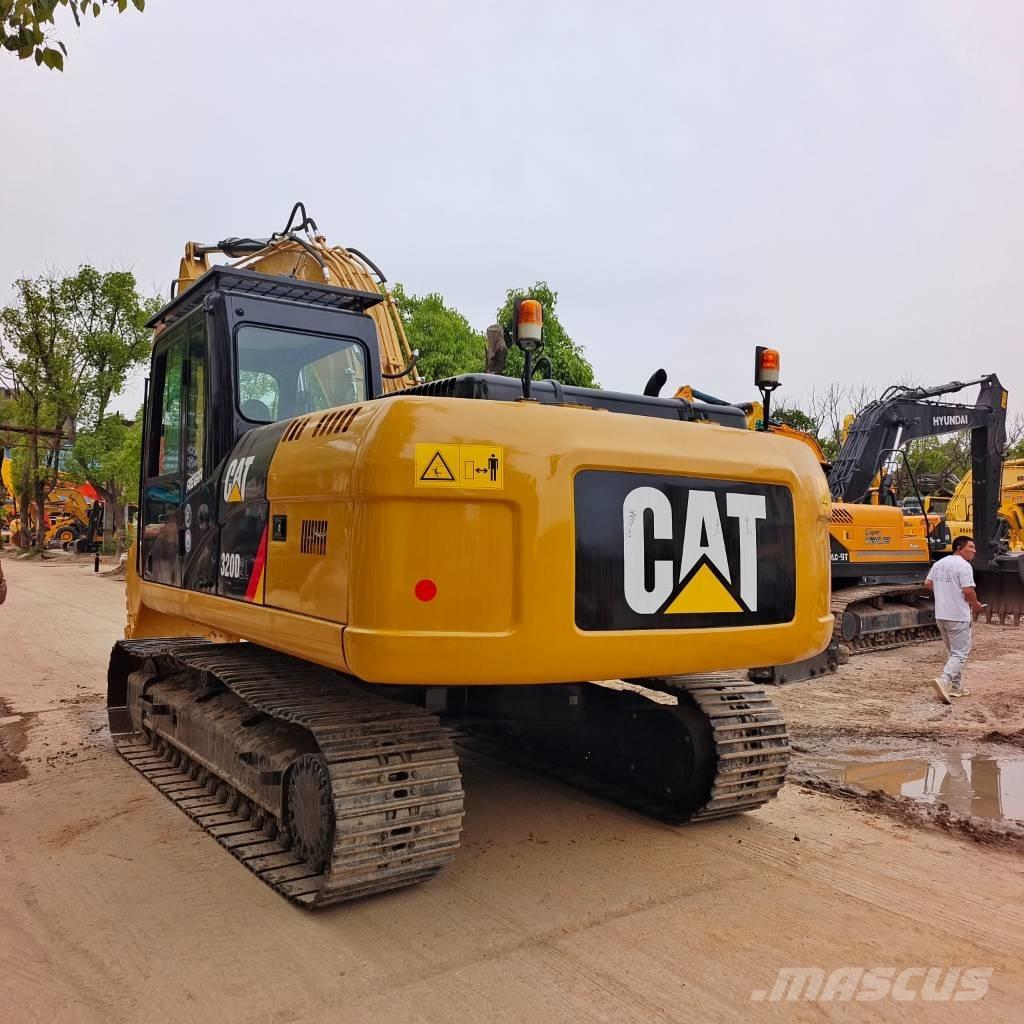 CAT 320 D2L Paletli ekskavatörler