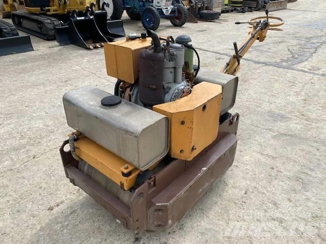 CASE Vibromax W 70 Çift tamburlu silindirler