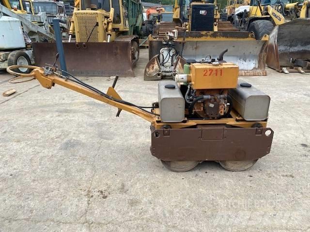 CASE Vibromax W 70 Çift tamburlu silindirler