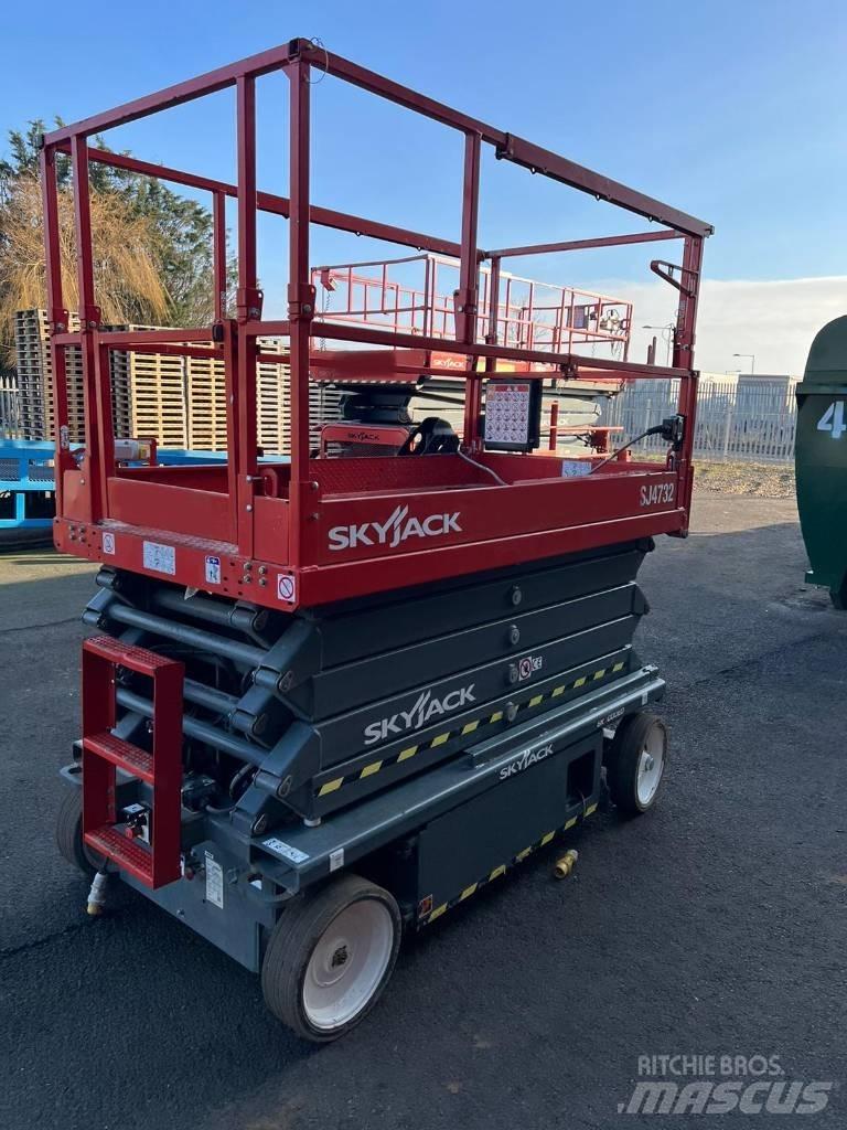 SkyJack SJ 4732 Makasli platformlar