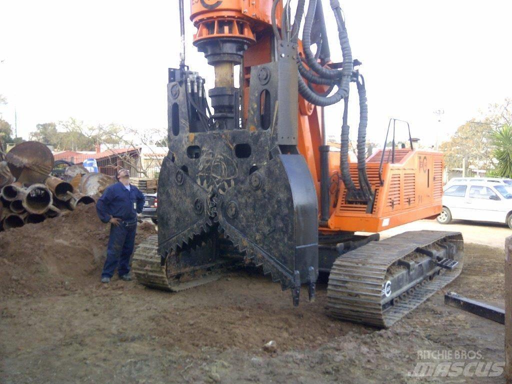 Tescar CF8 DW Titreşimli kazık çakıcıları