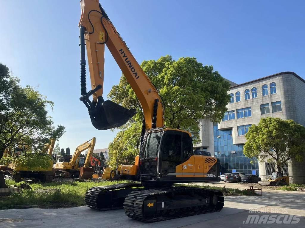 Hyundai R220-9S Lastik tekerli ekskavatörler