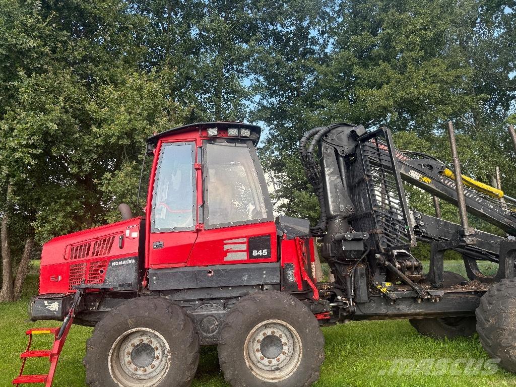 Komatsu 845 Tomruk yükleyici traktörler