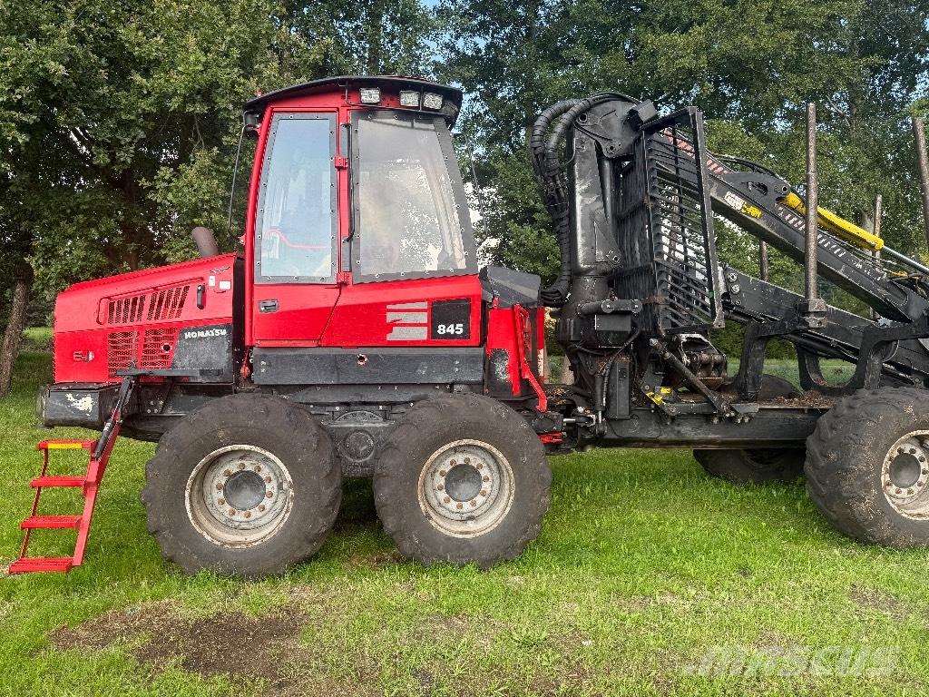 Komatsu 845 Tomruk yükleyici traktörler