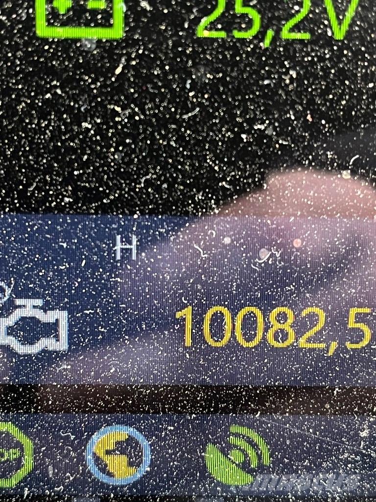 Komatsu 875 Tomruk yükleyici traktörler