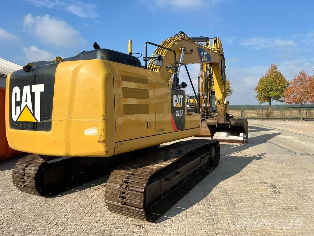 CAT 323 F L Paletli ekskavatörler
