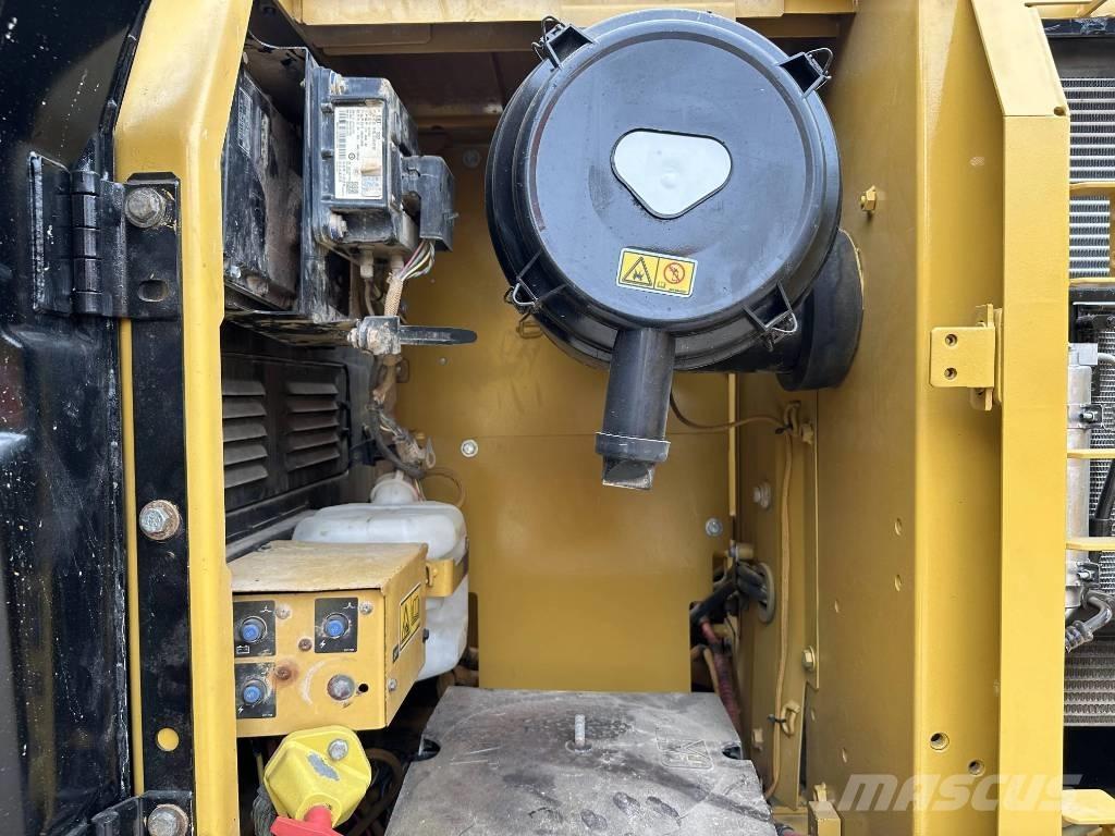 CAT 320D2 Paletli ekskavatörler