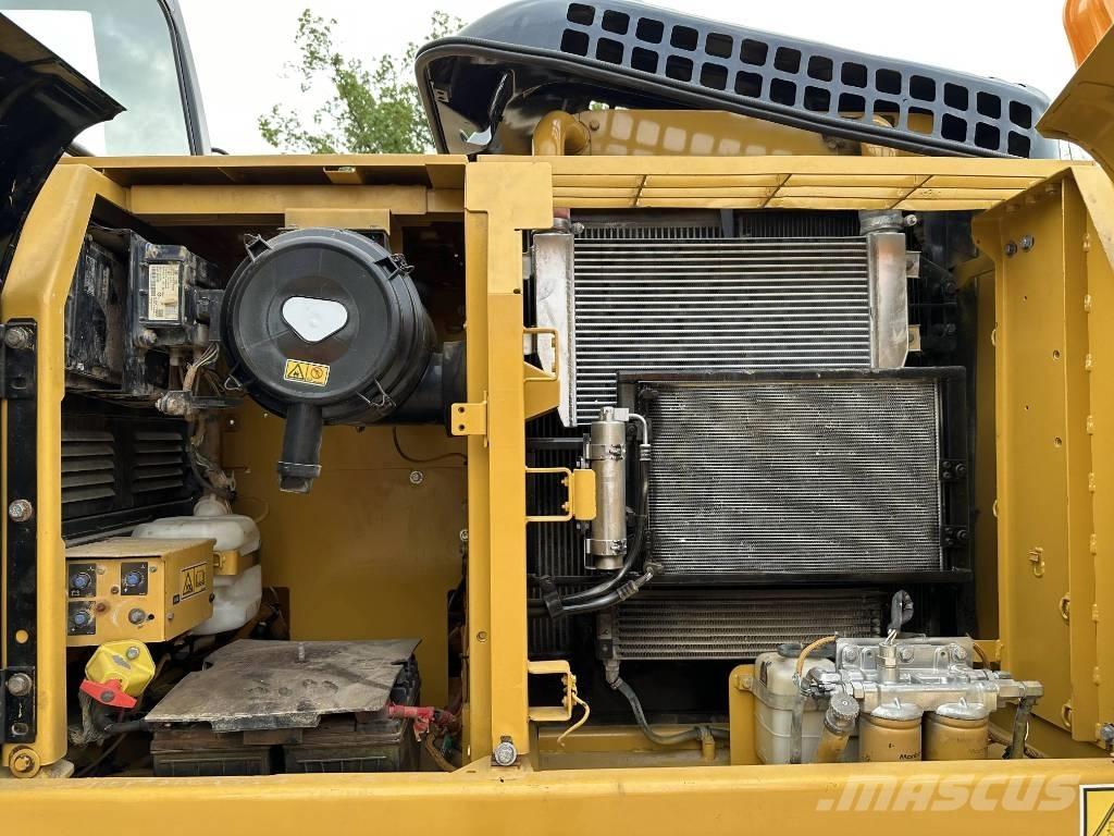 CAT 320D2 Paletli ekskavatörler