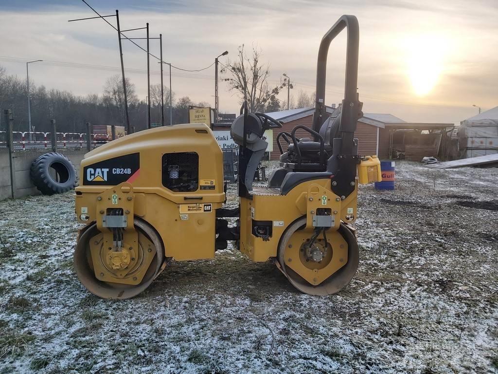 CAT CB 24 B Çift tamburlu silindirler