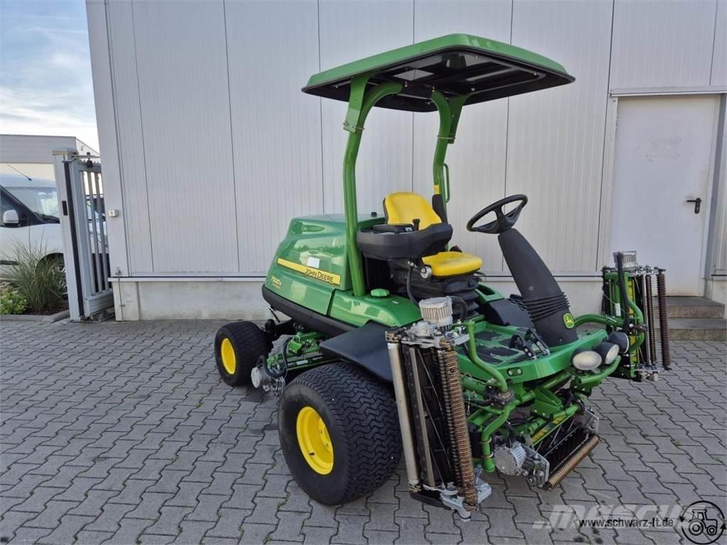 John Deere 7500A Golf arabalari