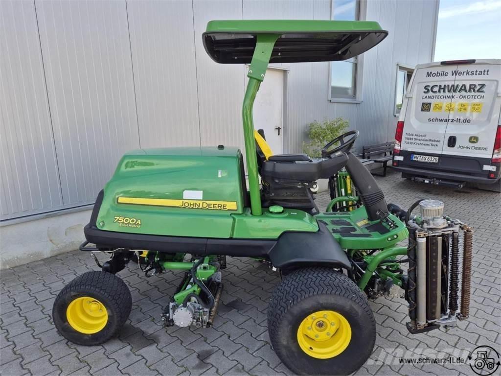 John Deere 7500A Golf arabalari
