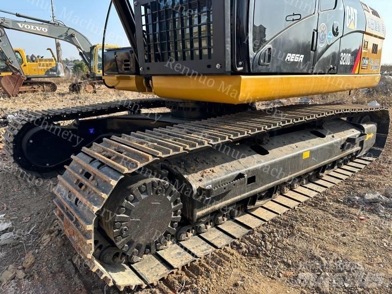 CAT 320D2 Paletli ekskavatörler