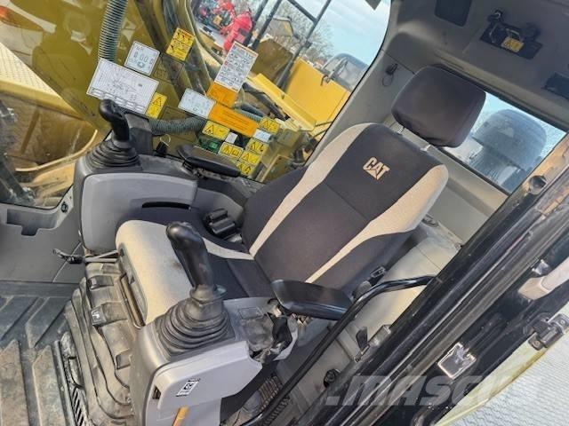 CAT 323 EL Paletli ekskavatörler