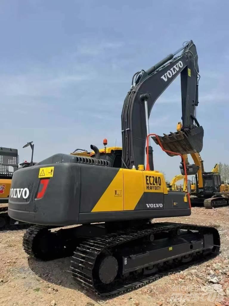 Volvo EC 240 Paletli ekskavatörler