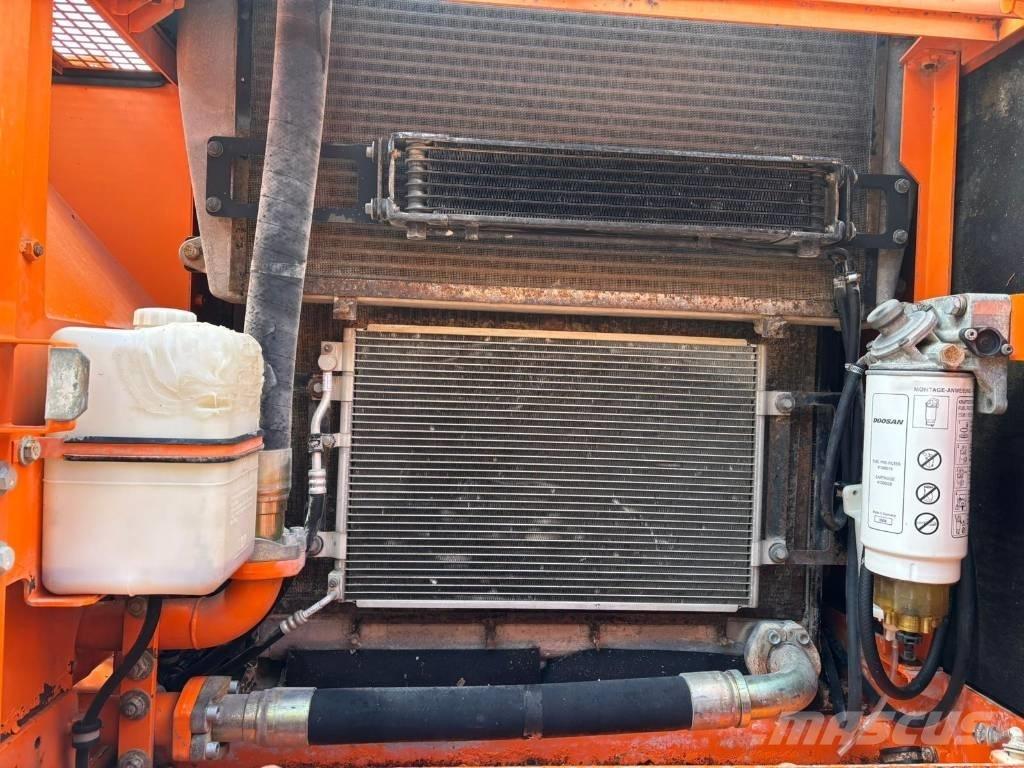 Doosan DX 300 LC Paletli ekskavatörler