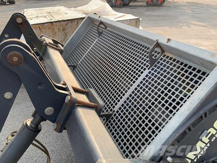 Bomag BS 180 Kum ve tuz serpiciler