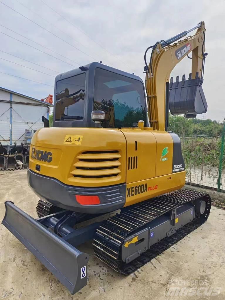 XCMG XE 60 DA Paletli ekskavatörler