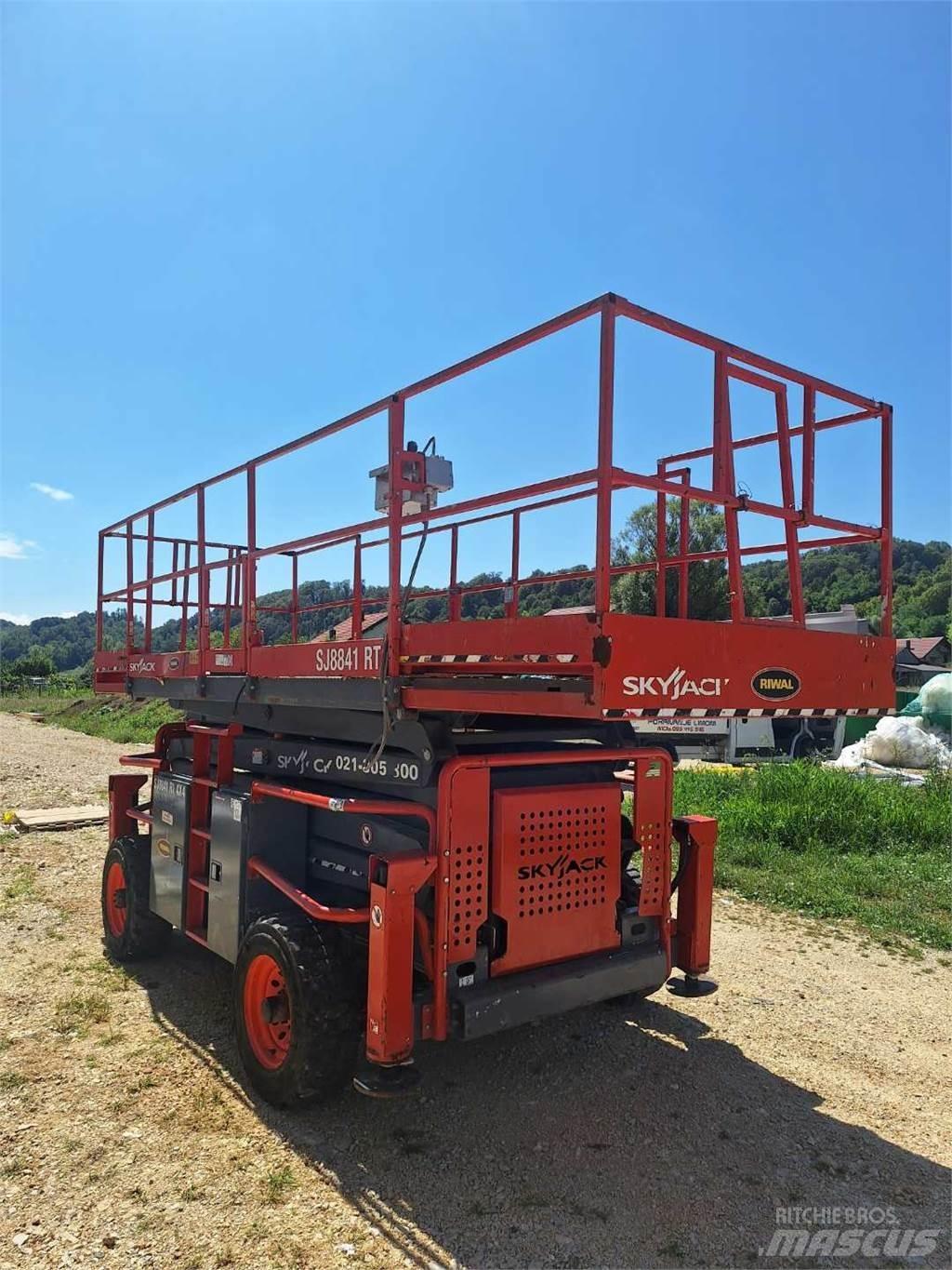 SkyJack 8841RT Makasli platformlar