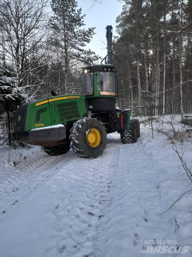 John Deere 1070 E Biçerdöverler