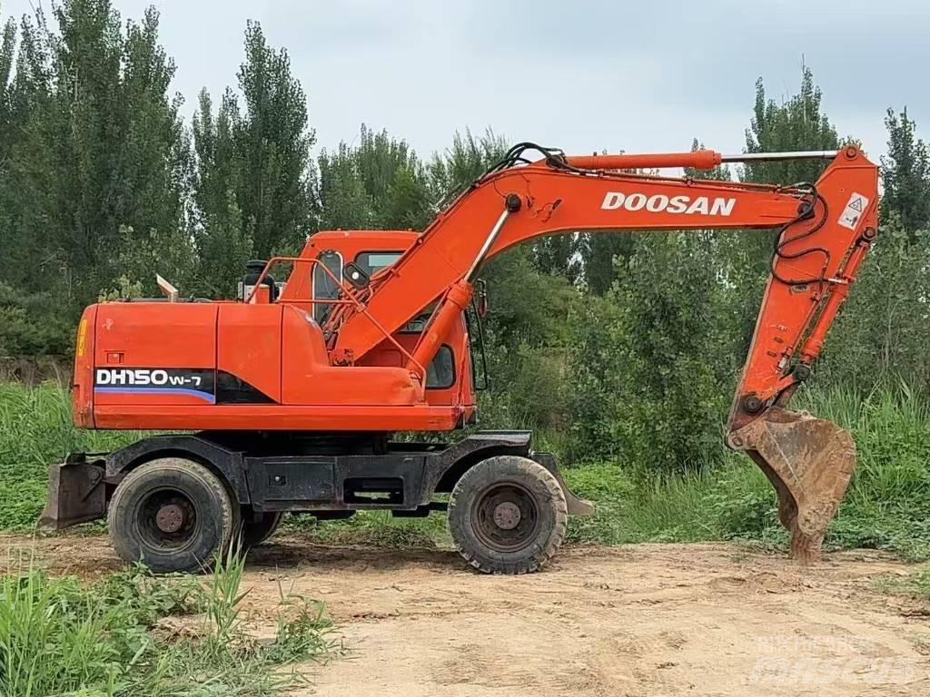 Doosan DH 150 W-7 Lastik tekerli ekskavatörler