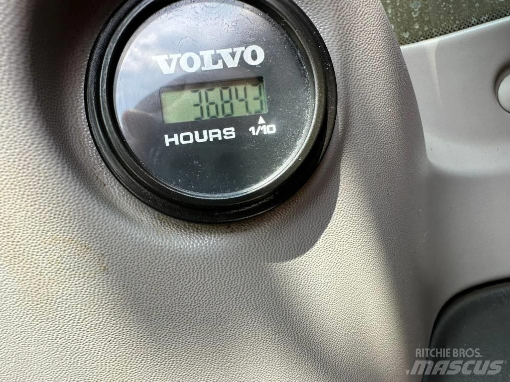 Volvo BM ECR235EL Paletli ekskavatörler