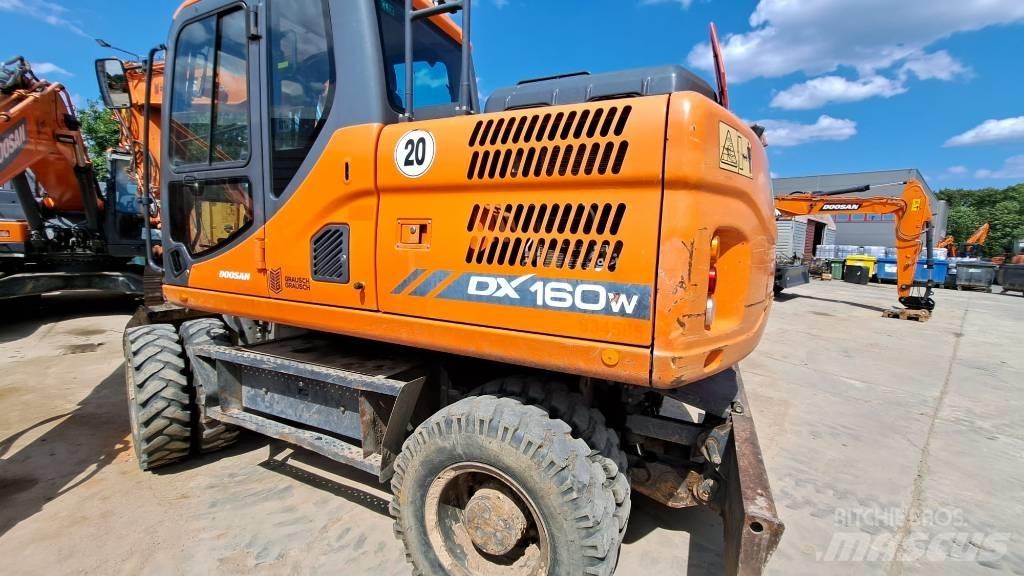 Doosan DX 160 W-3 Lastik tekerli ekskavatörler
