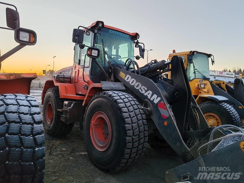 Doosan DL 220 Tekerlekli yükleyiciler
