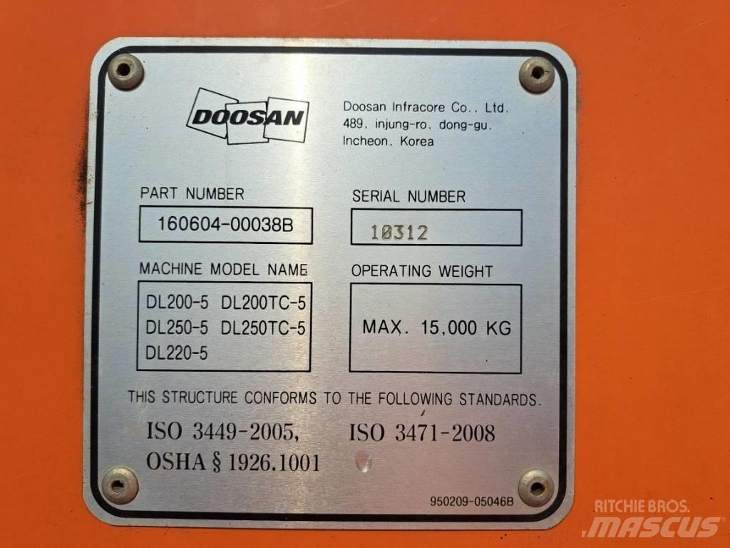Doosan DL 220 Tekerlekli yükleyiciler