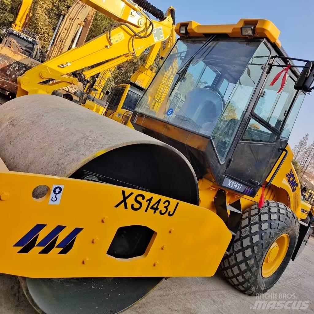 XCMG XS 142 J Tek tamburlu silindirler