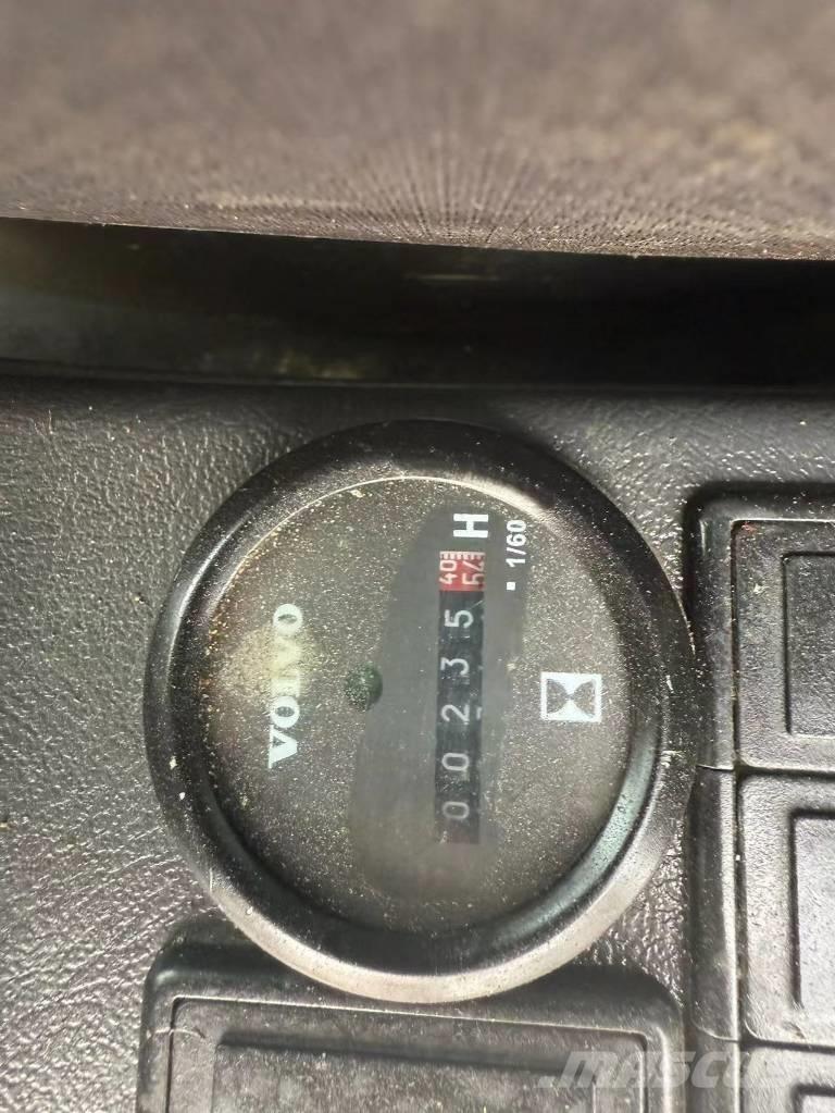 Volvo 140 Paletli ekskavatörler