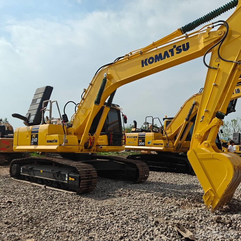 Komatsu 240LC-8 Paletli ekskavatörler