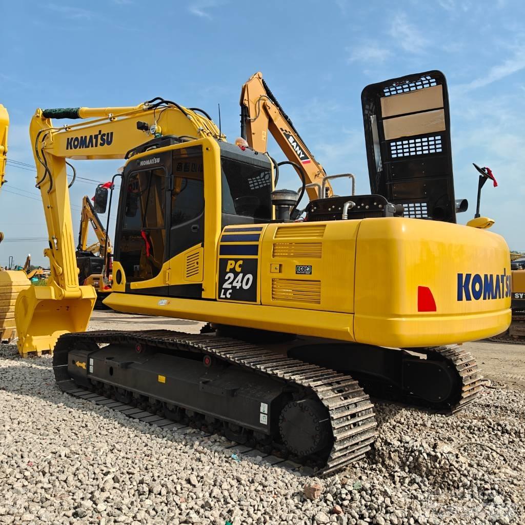 Komatsu 240LC-8 Paletli ekskavatörler