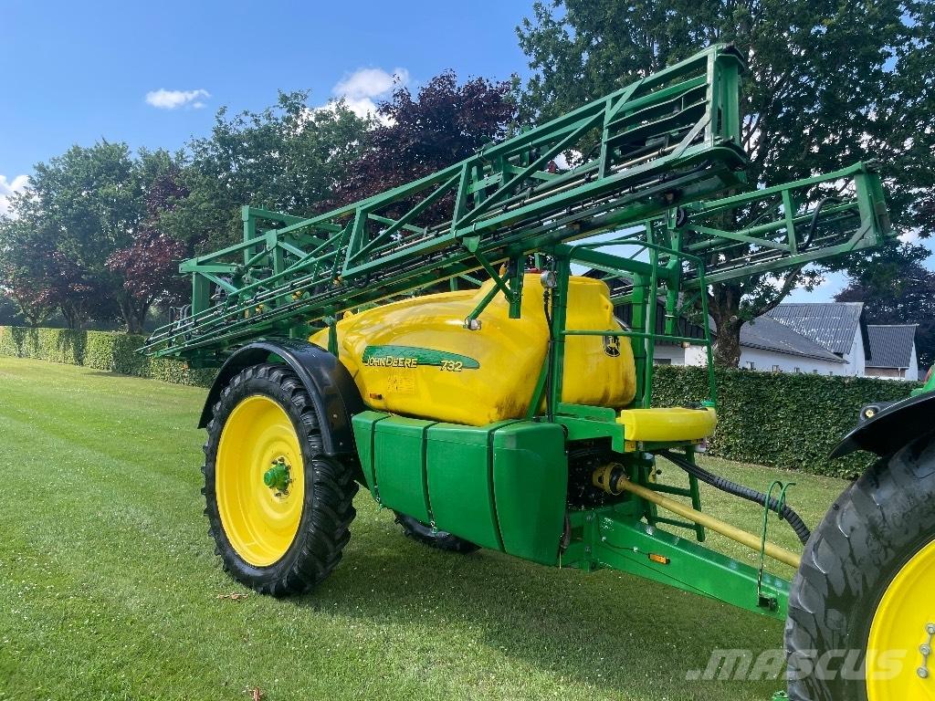 John Deere 732 Çekilir pülverizatörler