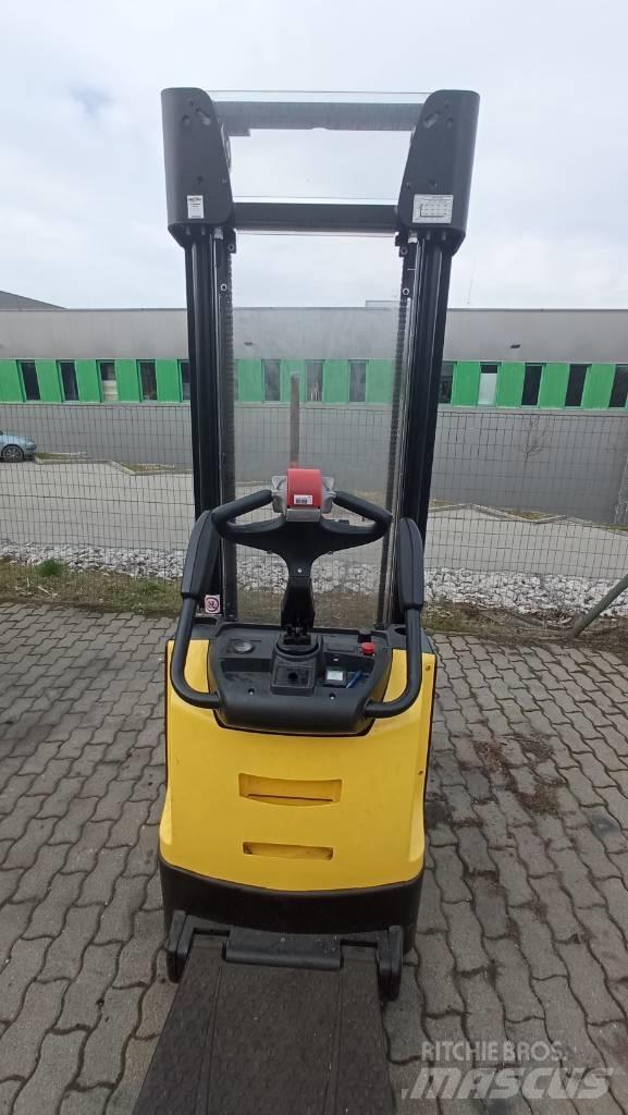 Hyster S1.4S Yaya kumandali istif makinasi