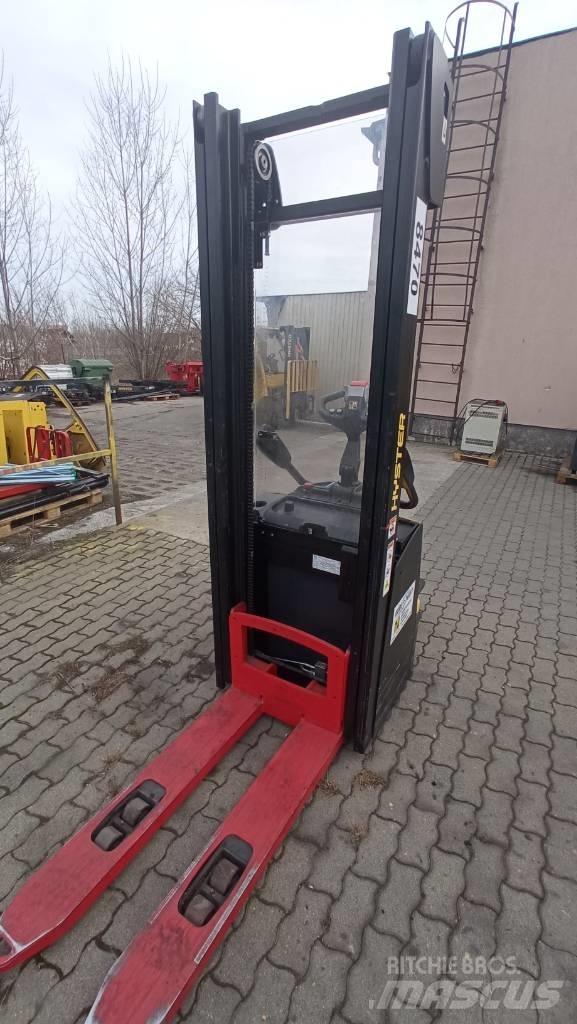 Hyster S1.4S Yaya kumandali istif makinasi