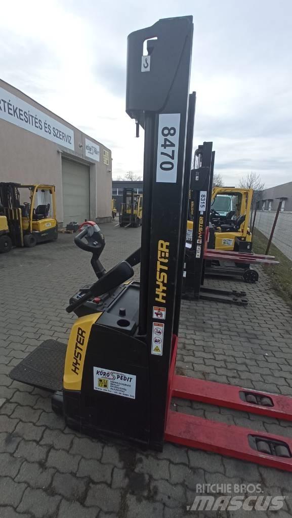 Hyster S1.4S Yaya kumandali istif makinasi